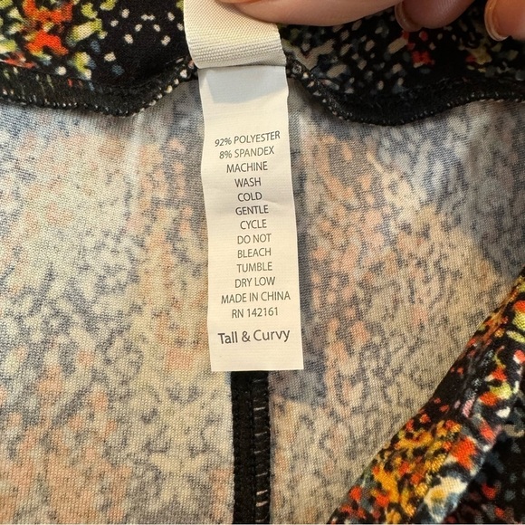 LuLaRoe Tall and Curvy Leggings  - multi color abstract chevron dot print - Picture 6 of 9